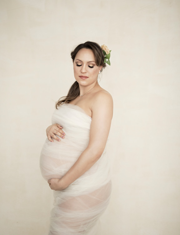pregnancy photographer in Toronto
