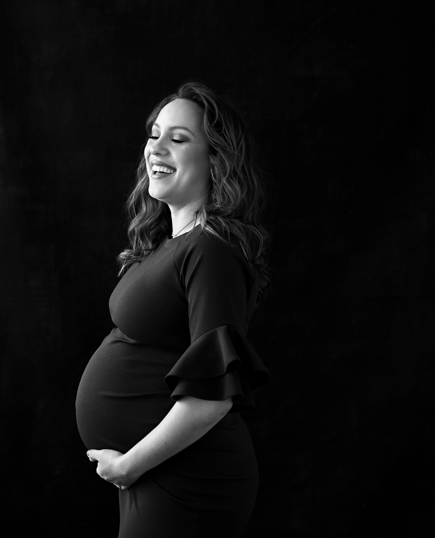 Black and white photo of a pregnant woman.