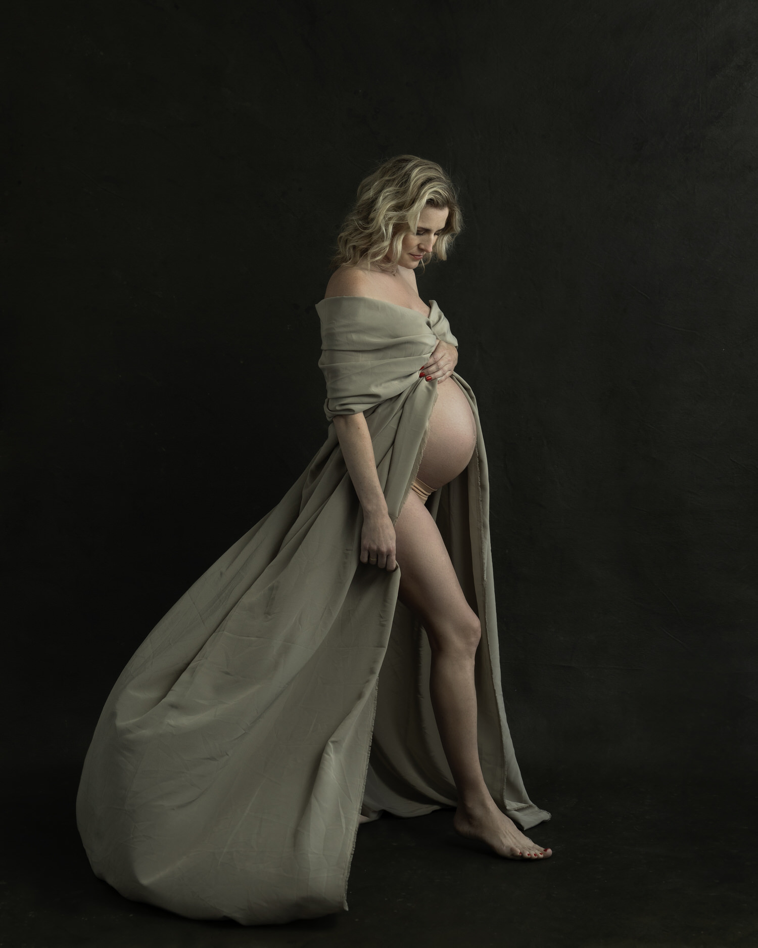 timeless maternity photos