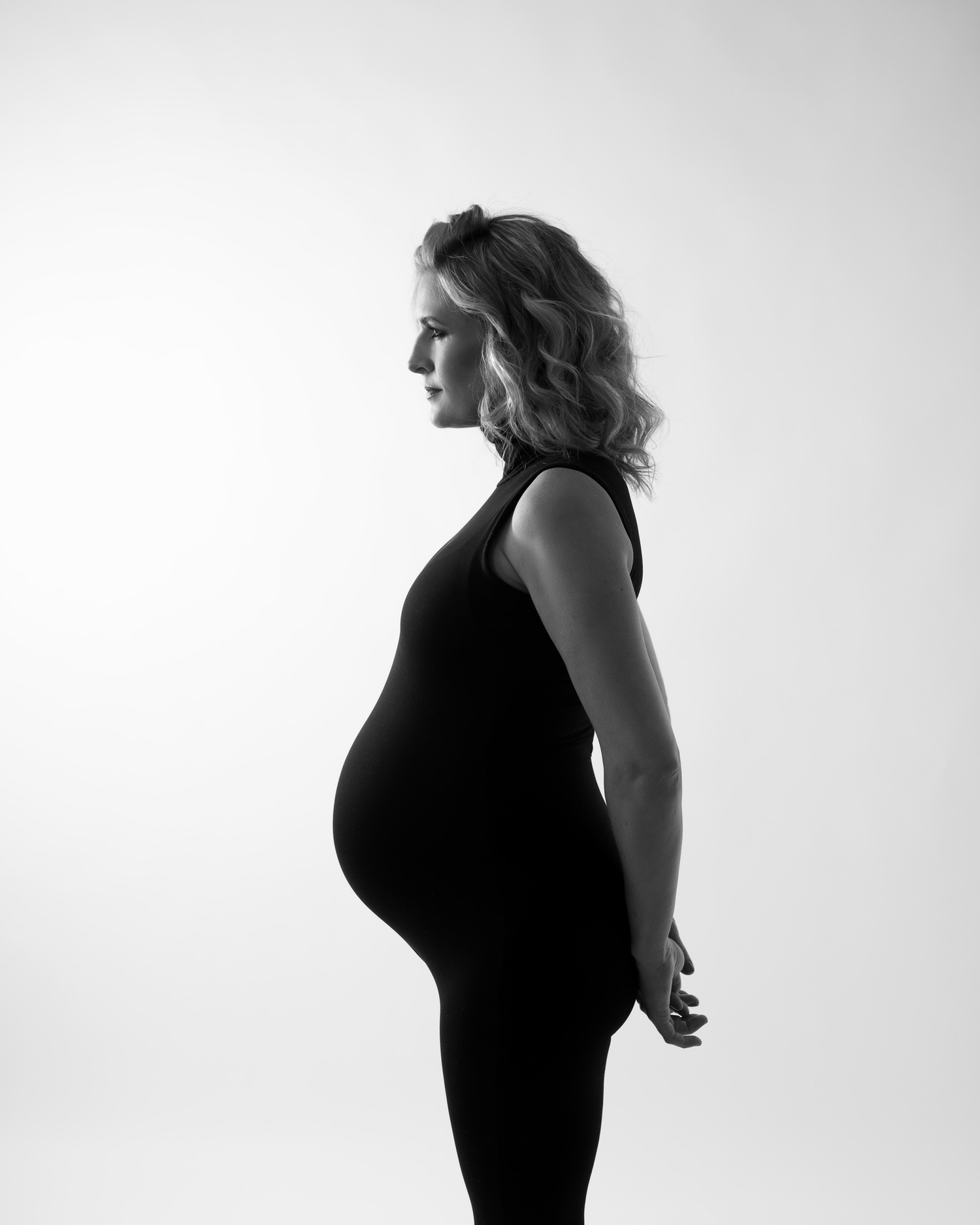 black and white pregnancy photoshoot.