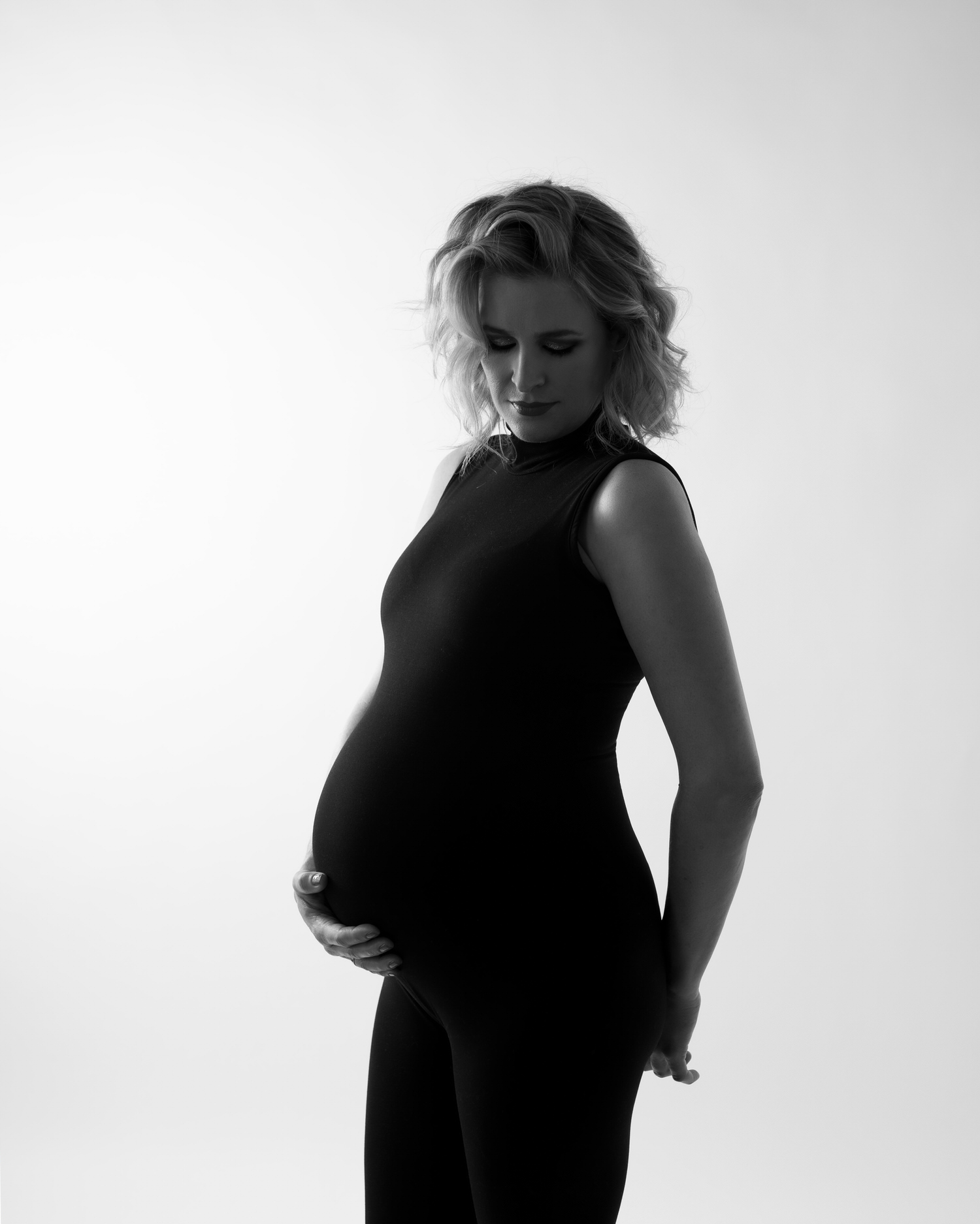 black and white pregnancy photoshoot.