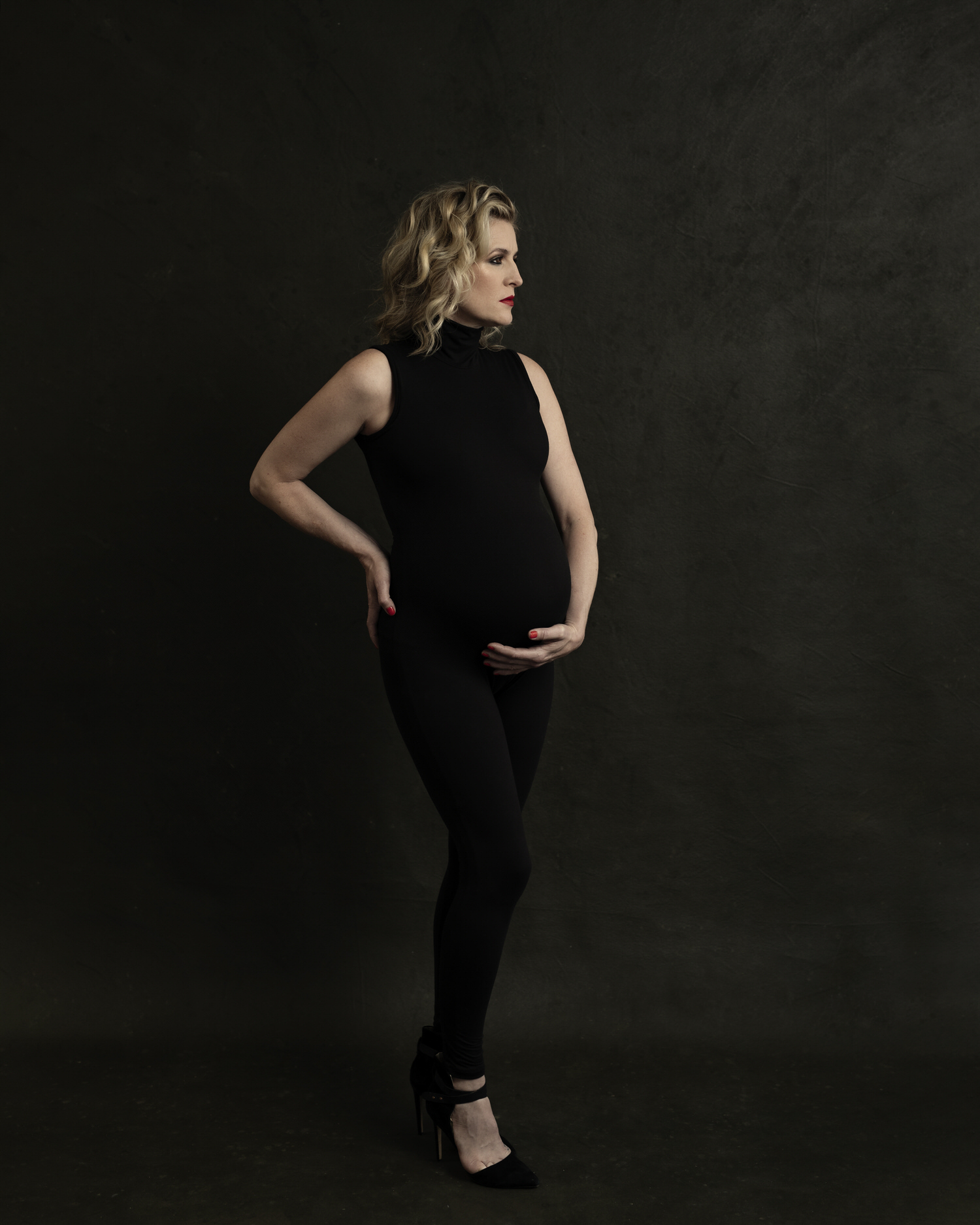 timeless maternity session in Toronto.