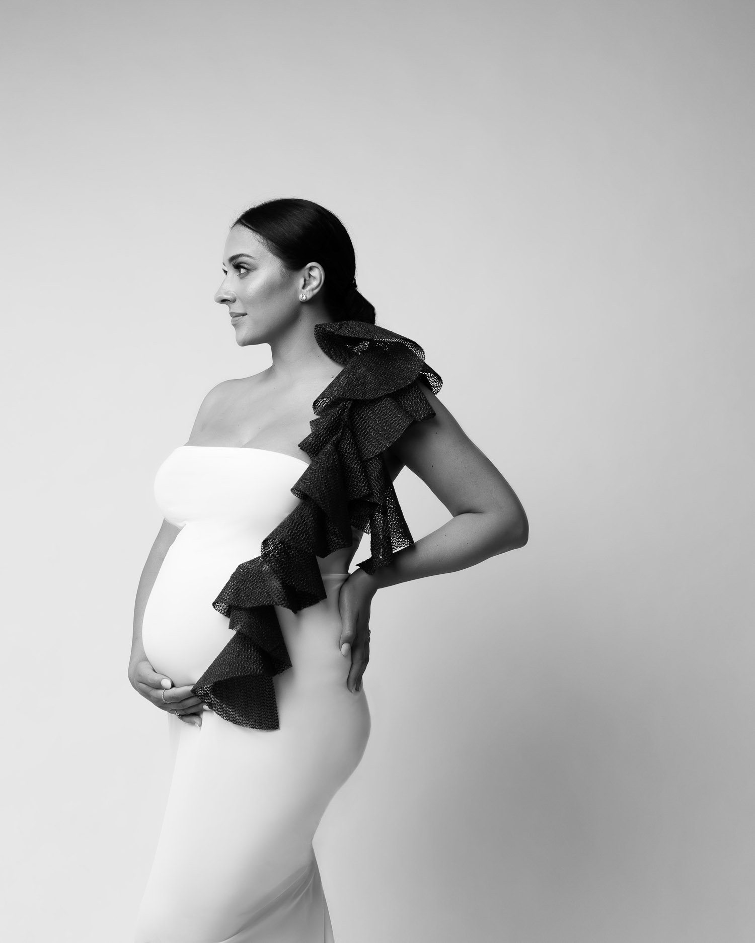 editorial pregnancy photoshoot